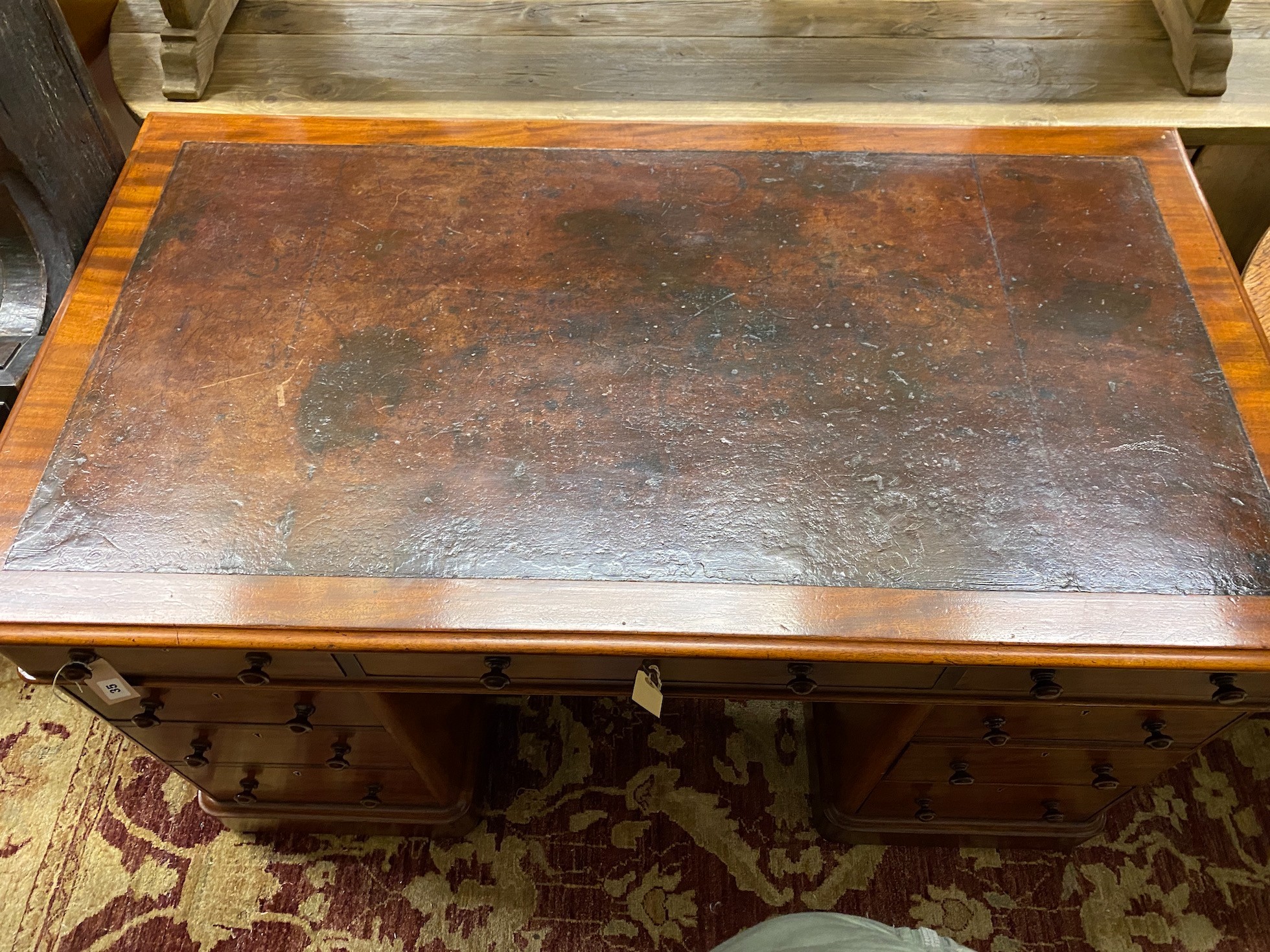 A Victorian mahogany pedestal desk, width 138cm, depth 76cm, height 76cm
